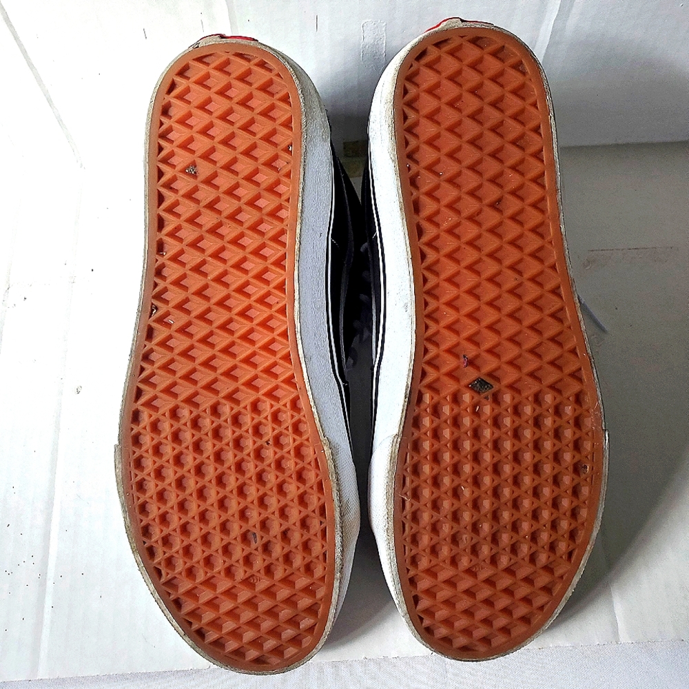 Vans - Picture 11 of 12